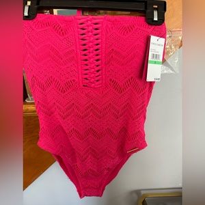 Vince Camuto lace overlay dragon fruit Bandau one piece swimsuit size 8 NWT